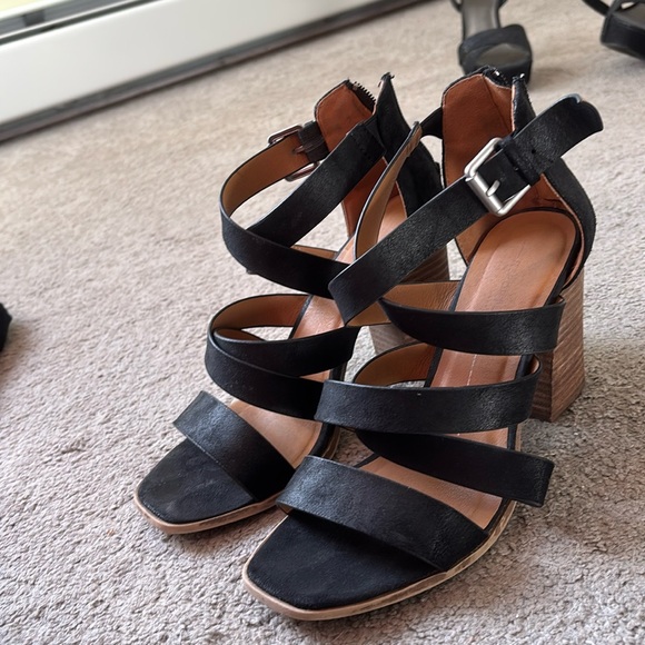 Black sandals - Picture 1 of 5